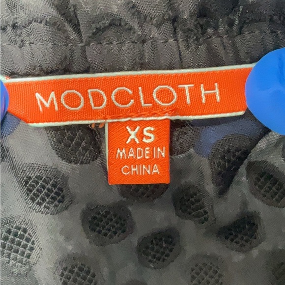 Modcloth Black Polka Dot Sleeveless Blouse - Picture 3 of 4